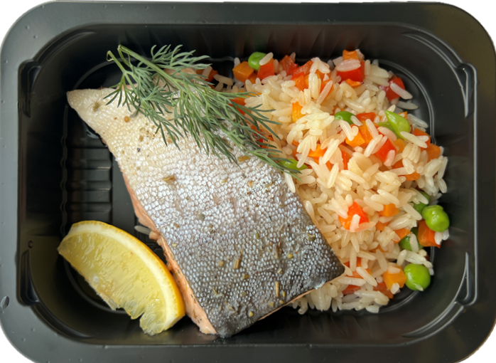 Запеченный лосось с рисом и овощами
